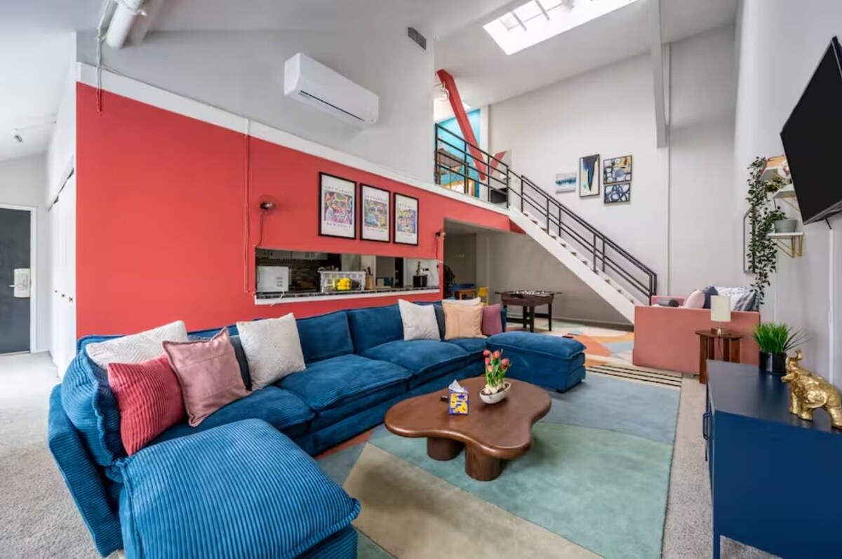 Fun Downtown Penthouse #3 | Vintage +balcony&gym