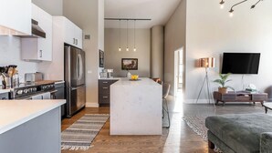 Interior - LUX Dtown Penthouses 9bd/9ba Sleep 25+Parking (Chicago)