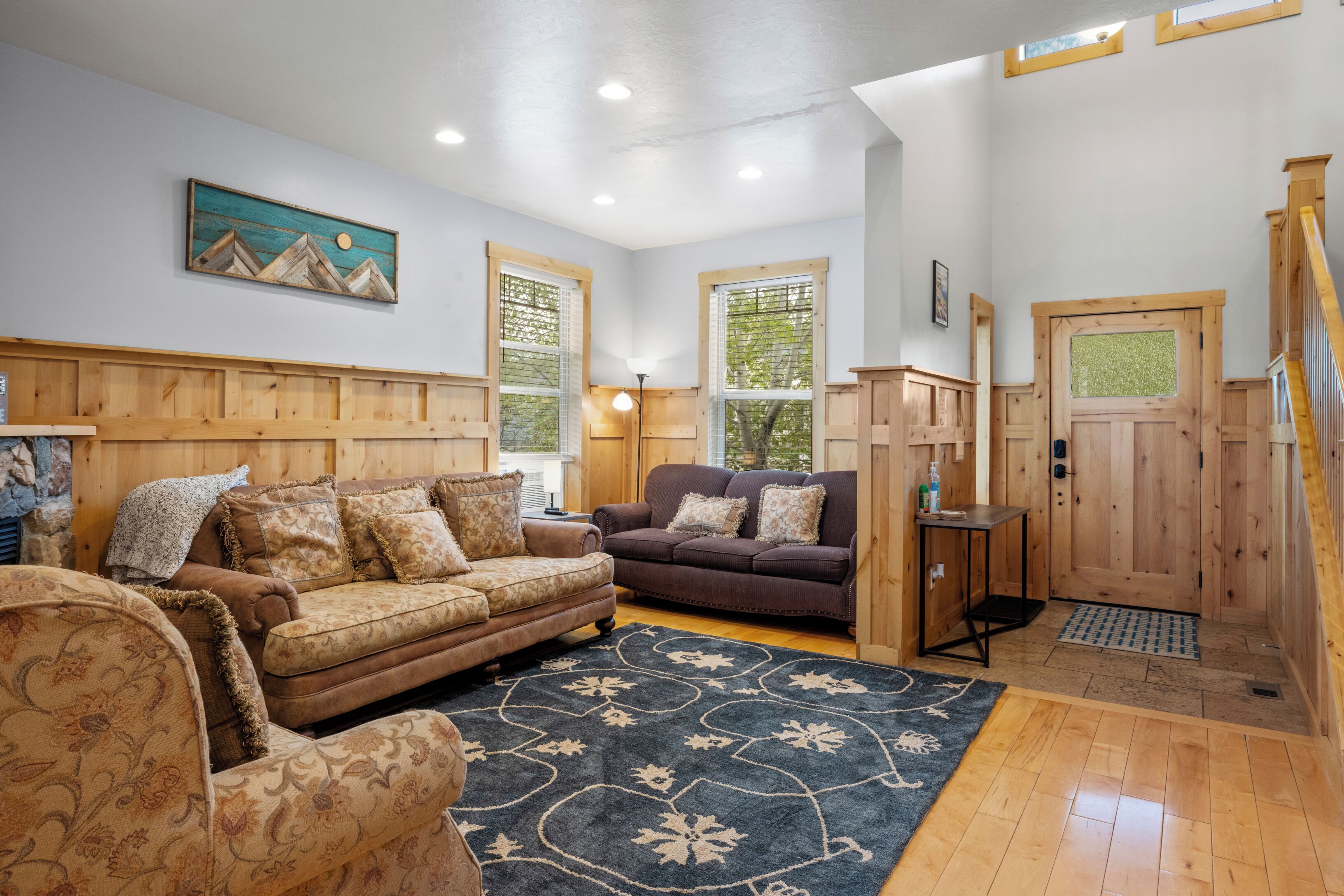 TV connectée, cheminée, jeux vidéo, baby-foot