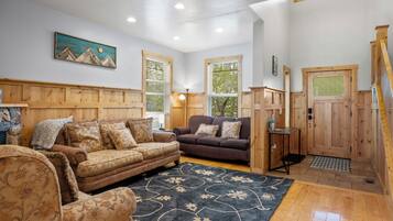 TV connectée, cheminée, jeux vidéo, baby-foot