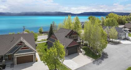 Lakeside Haven, a cozy and relaxing home that sleeps 24 with pool/hottub access!