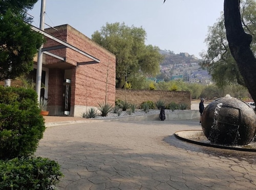 House in Club de Golf, an oasis 10 minutes away from the city