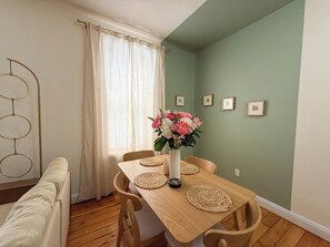 Dining - Spacious Spotless 2bdr apartment New York, Manhattan, Central Park, Times Square (New York)