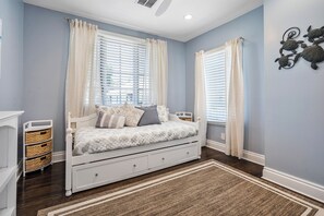 8 bedrooms, desk, iron/ironing board, travel cot