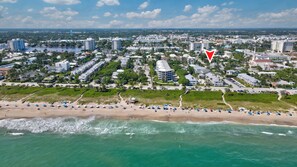 Beach nearby, sun-loungers, beach towels