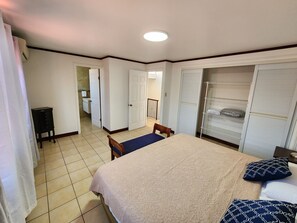 3 chambres, fer et planche à repasser, Wi-Fi, draps fournis