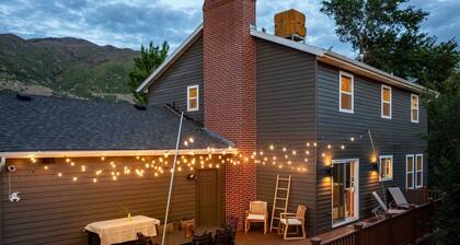 Lagoon Basecamp-Hot Tub, Large Deck, Valley View!