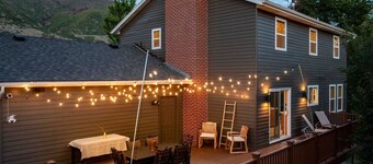 Lagoon Basecamp-Hot Tub, Large Deck, Valley View!