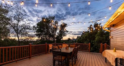 Lagoon Basecamp-Hot Tub, Large Deck, Valley View!