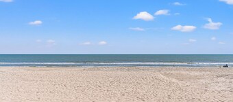 Breezy Corner Oceanfront at Drayton House #201