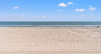 Breezy Corner Oceanfront at Drayton House #201