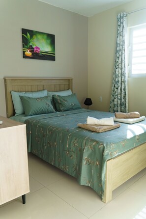 3 habitaciones, tabla de planchar con plancha, wifi y ropa de cama 