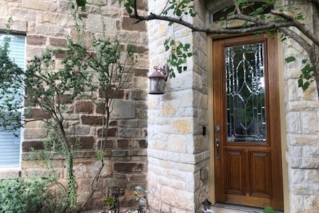 Exterior. Austin Charm Home by The Key Rentals