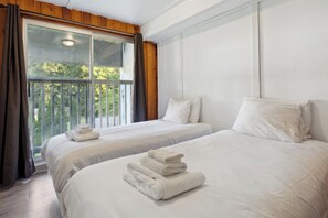 Classic Chalet, Balcony