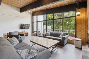 Living area - Birch View Chalets (The Blue Mountains)