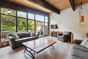 Classic Chalet, Balcony | Living area