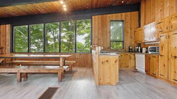 Classic Chalet, Balcony | Private kitchen | Full-size fridge, microwave, oven, stovetop