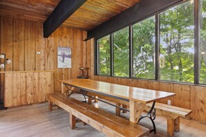 In-room dining - Birch View Chalets (The Blue Mountains)