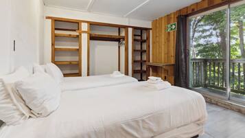 Classic Chalet, Balcony | 6 bedrooms, free WiFi