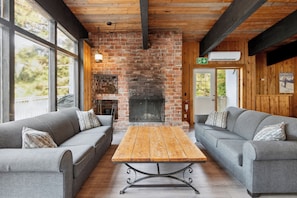 Classic Chalet, Balcony | Living area - Birch View Chalets (The Blue Mountains)