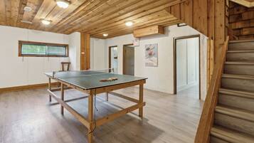Classic Chalet, Balcony | 6 bedrooms, free WiFi