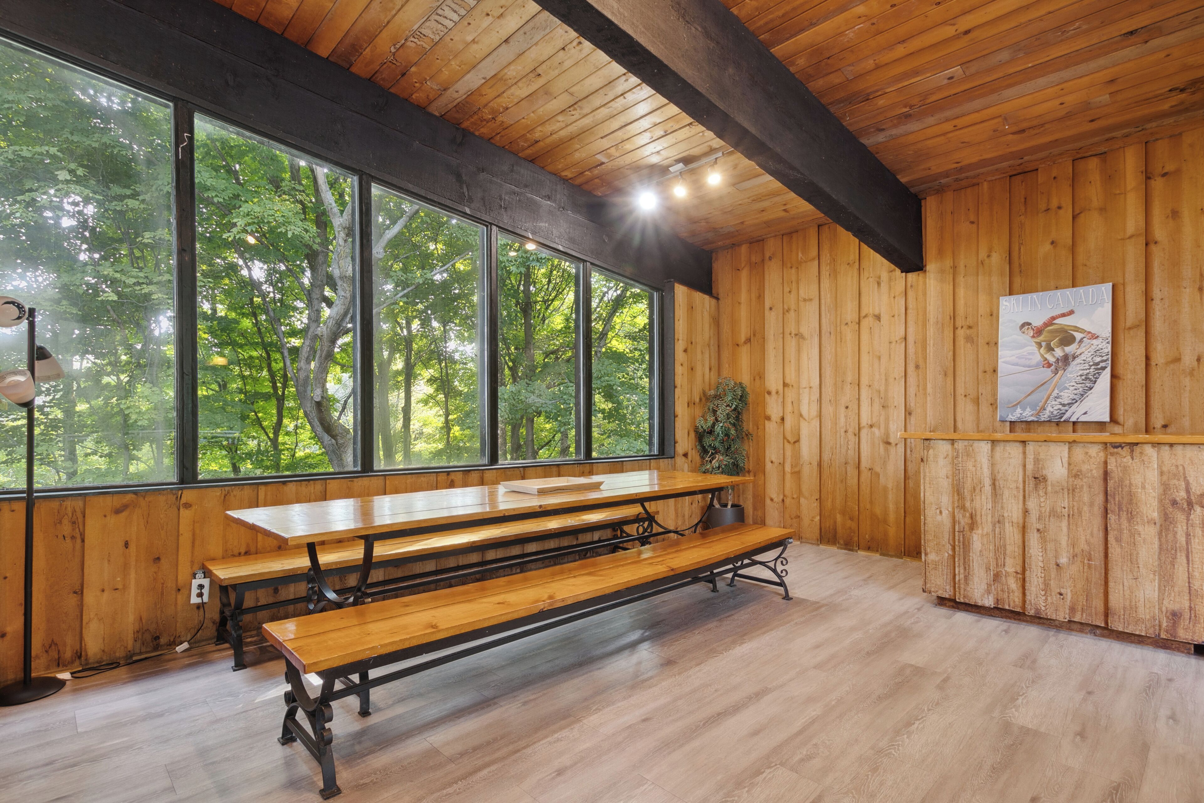 Classic Chalet, Balcony | Makan dalam bilik