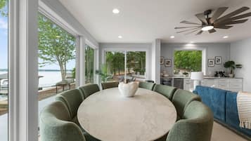 House, Multiple Beds (Stone Point Overlook) | Dining