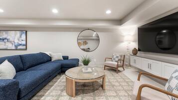 House, Multiple Beds (Stone Point Overlook) | Living area