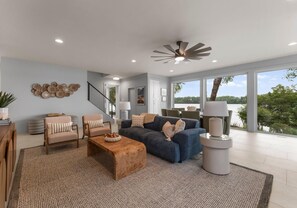 Talo, useita sänkyjä (Stone Point Overlook) | Oleskelualue