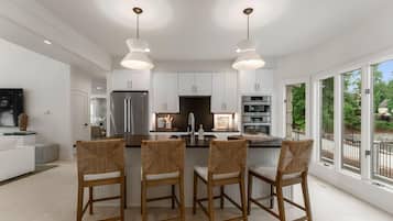 House, Multiple Beds (Stone Point Overlook) | Private kitchen