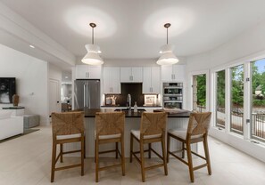 House, Multiple Beds (Stone Point Overlook) | Private kitchen