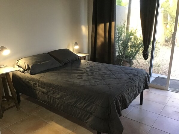 1 bedroom, bed sheets