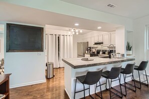 Mikrowelle, Ofen, Herdplatte, Geschirrspüler