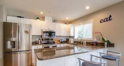 Seattle Queen Anne Retreat – Rooftop Deck, Family-Friendly, Prime Location, AC