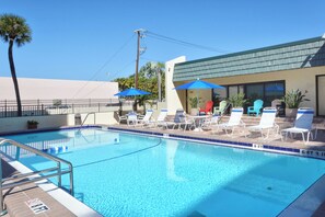 Piscina all'aperto, una piscina riscaldata
