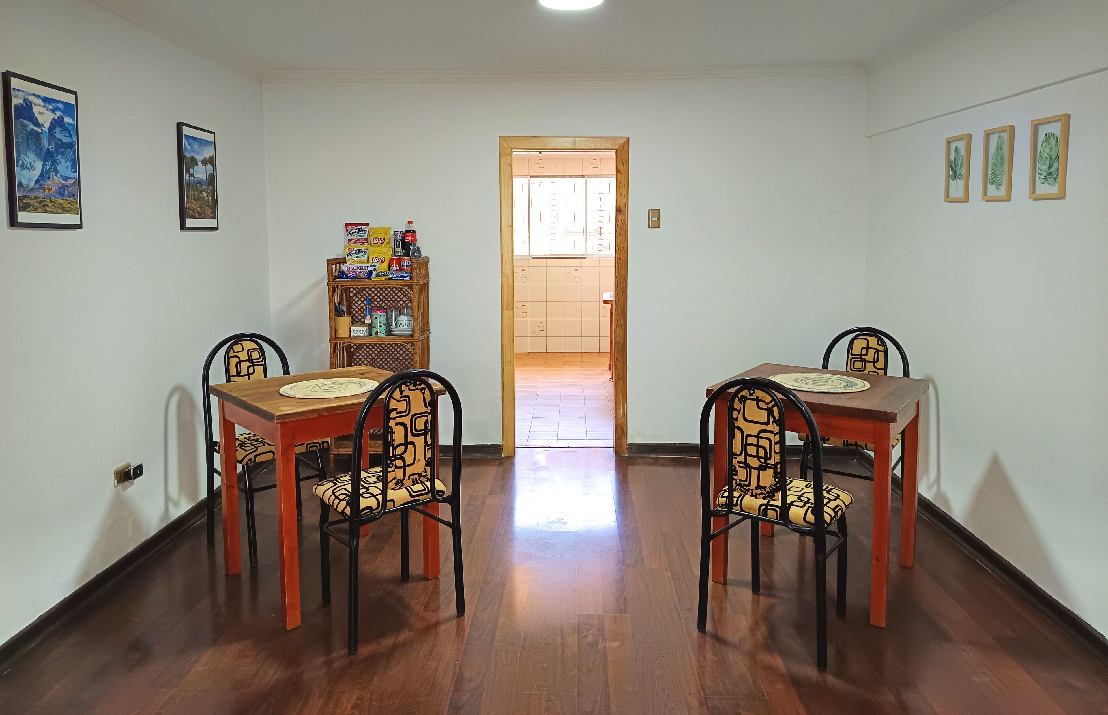 Quarto triplo família, vista para a cidade | Área de estar