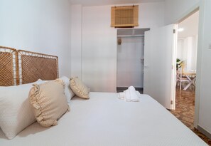 2 chambres, fer et planche à repasser, Wi-Fi gratuit, draps fournis