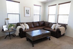 Smart TV - Charming Gilbert Home in Peaceful, Prime Location. (Gilbert)