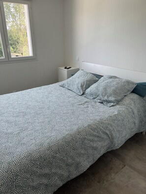 4 bedrooms, iron/ironing board, travel crib, bed sheets - Beautiful apartment in a house in Ghisonaccia Haute-Corse (Ghisonaccia)