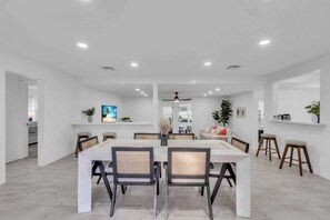 Dining - Coastal Luxury 7mi to Anna Maria Private Home (Bradenton)