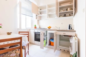 Refrigerador, horno, parrilla de estufa y periquera 