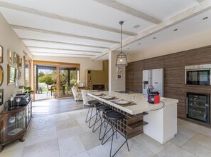 Fridge, dishwasher, coffee/tea maker