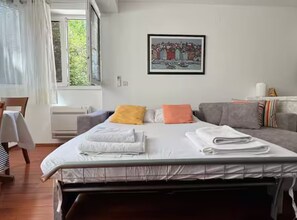 1 dormitorio, tabla de planchar con plancha, Internet y ropa de cama