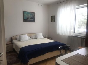 1 sovrum, strykjärn/strykbräda, internet och sängkläder