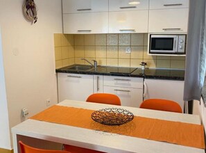 Fridge, microwave, stovetop, coffee/tea maker - Apartments Lara Rab - Studio Apartment with Balcony (Rab)