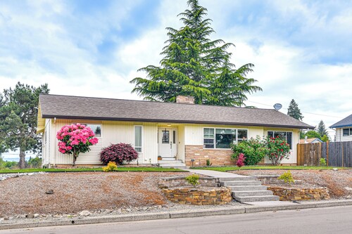 6 Mi to Downtown Vancouver: Peaceful Unit w/ Deck