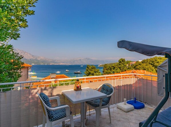 Outdoor dining - Sunset Tides Apartments/Terrace & Sea View- Studio (Korcula)