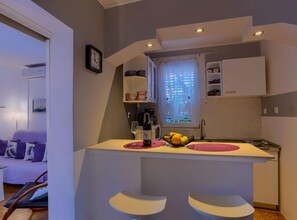 冷蔵庫、電子レンジ、コーヒー / ティーメーカー、トースター