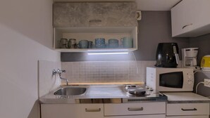 Kaffetrakter/tekoker, kjøleskap, mikrobølgeovn og brødrister