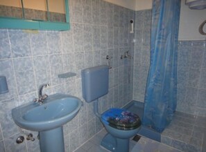 Douche, serviettes fournies